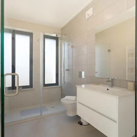 Anita - By Sch Salir de Porto